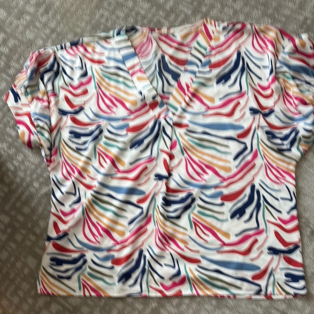 JODIFL Red and Blue Graphic Blouse with Notched Collar